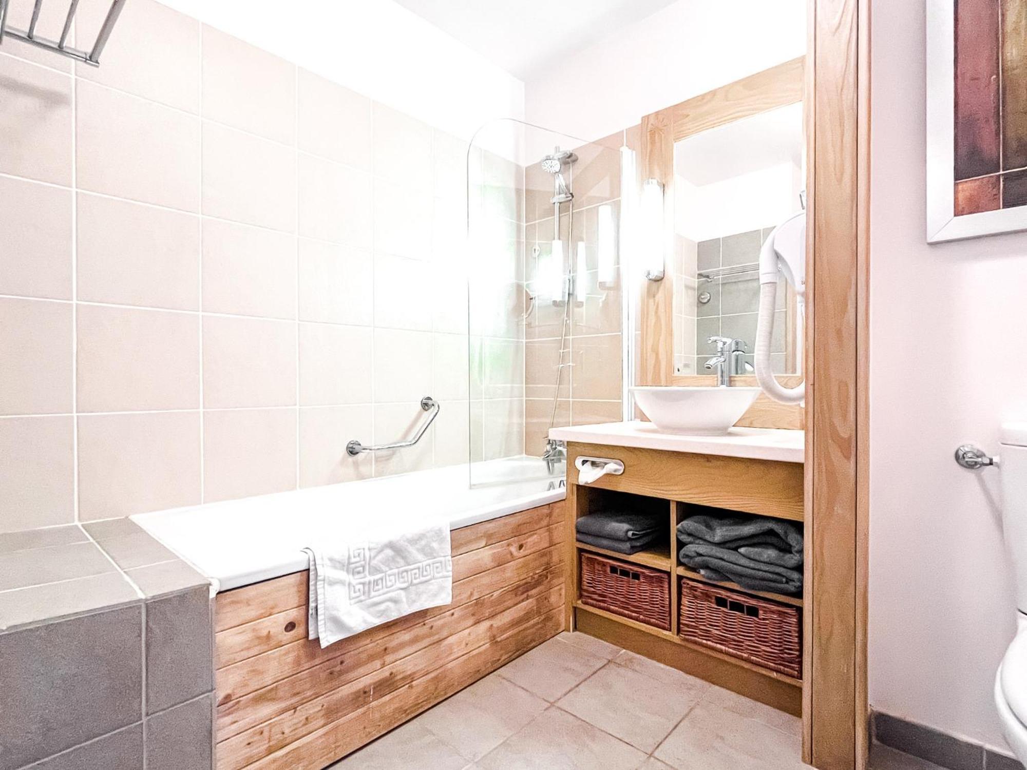 Large One-Bedroom Apartment, Wheelchair Adapted, Les Terrasses D'Eos Flaine Bagian luar foto